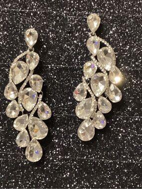 Clear Crystal Teardrop Cluster Dangle Earrings